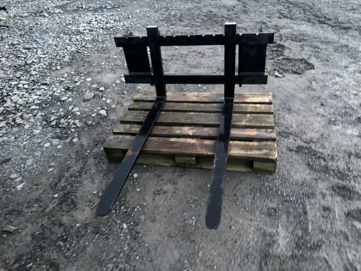 New 1.5 Ton Pallet Forks C/W Euro Brackets - Image 3