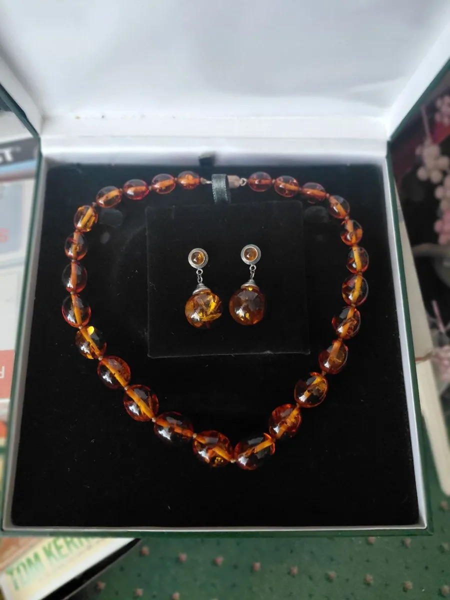 Vintage necklace earrings - Image 1