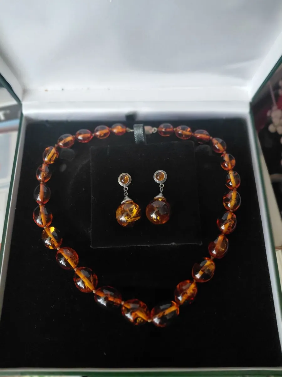 Vintage necklace earrings - Image 2