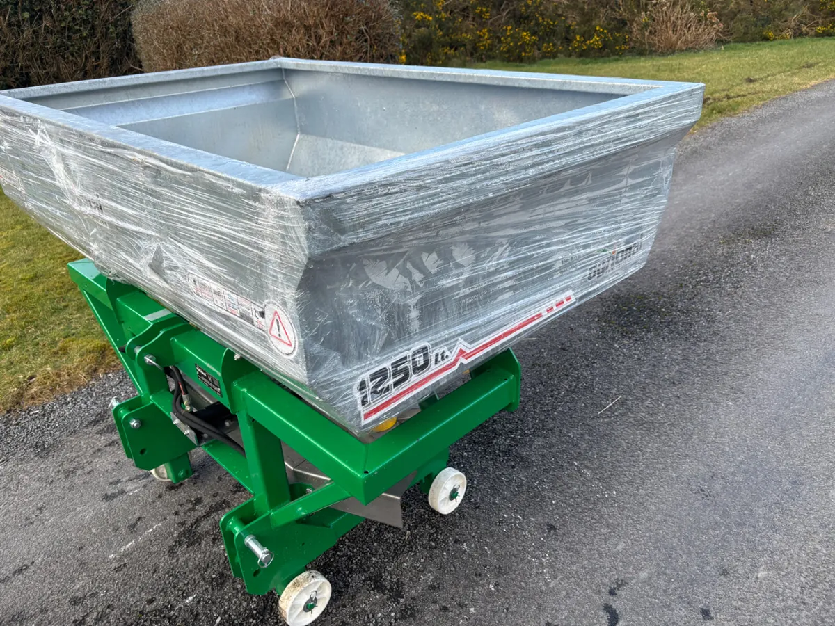 New Agrional 1250 KG Twin Disc Spreader - Image 2