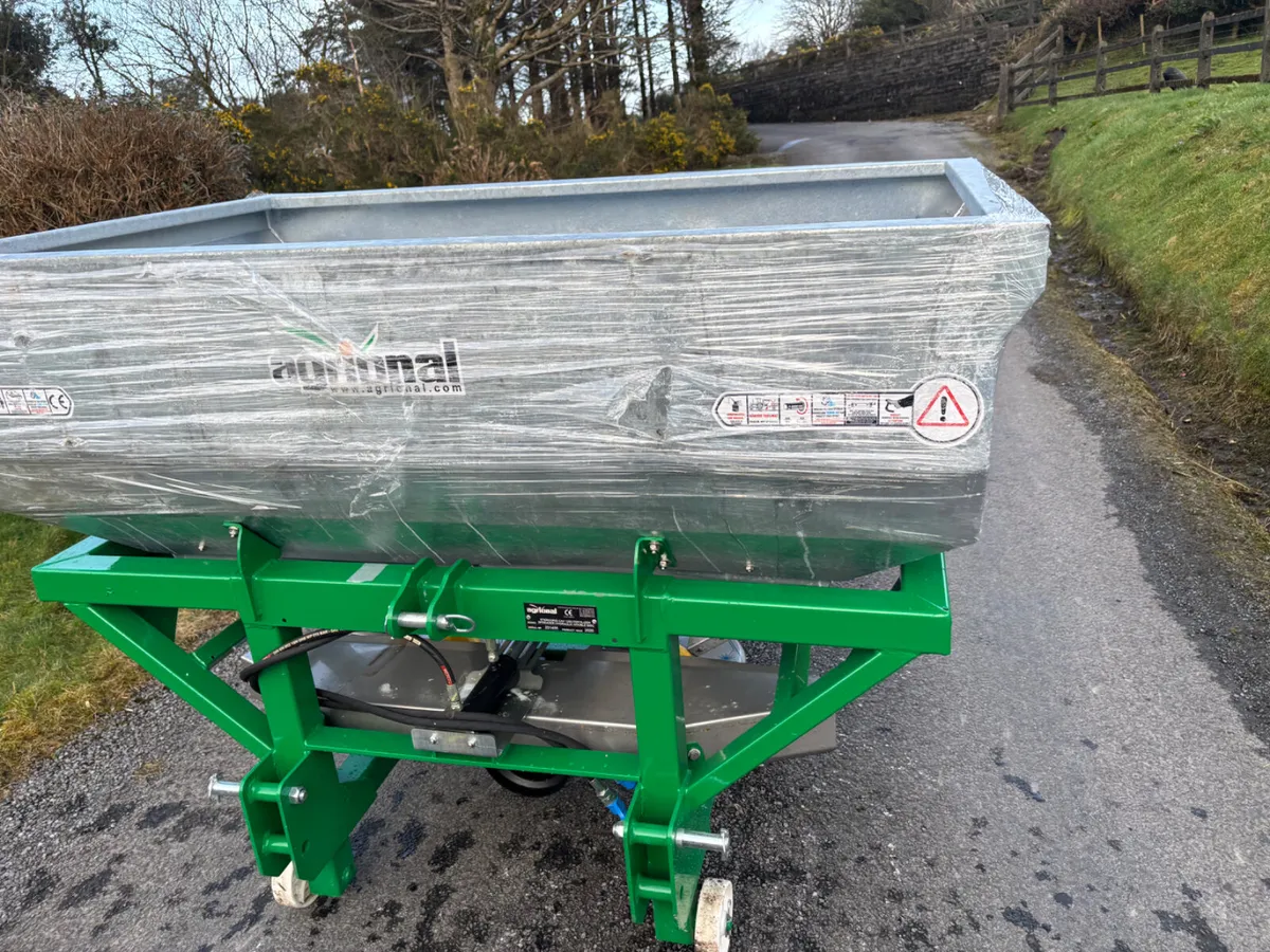 New Agrional 1250 KG Twin Disc Spreader - Image 3