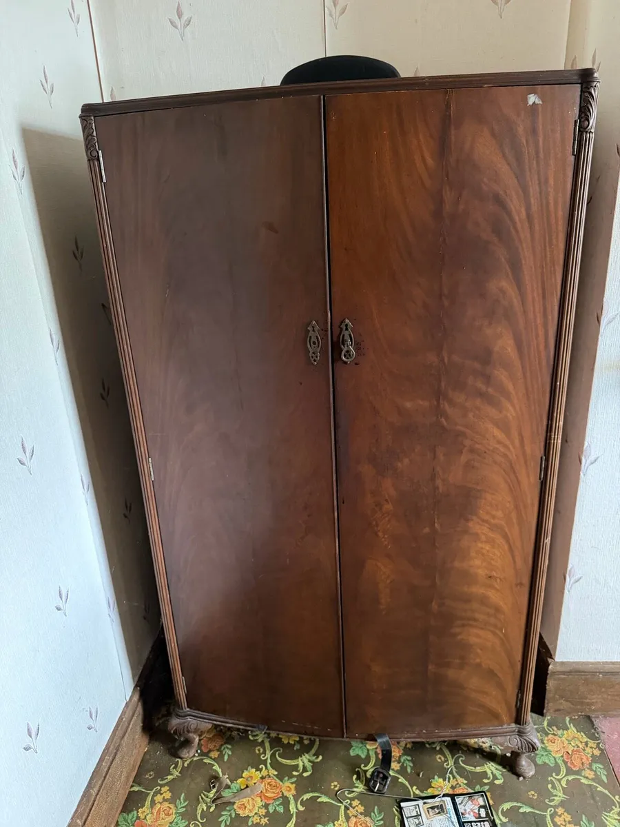 Chest drawers, wardrobes, table, presses - Image 3