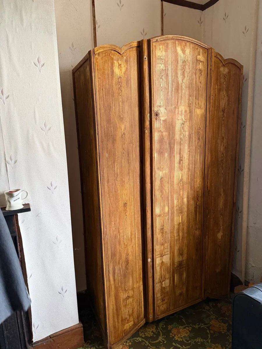 Chest drawers, wardrobes, table, presses - Image 4
