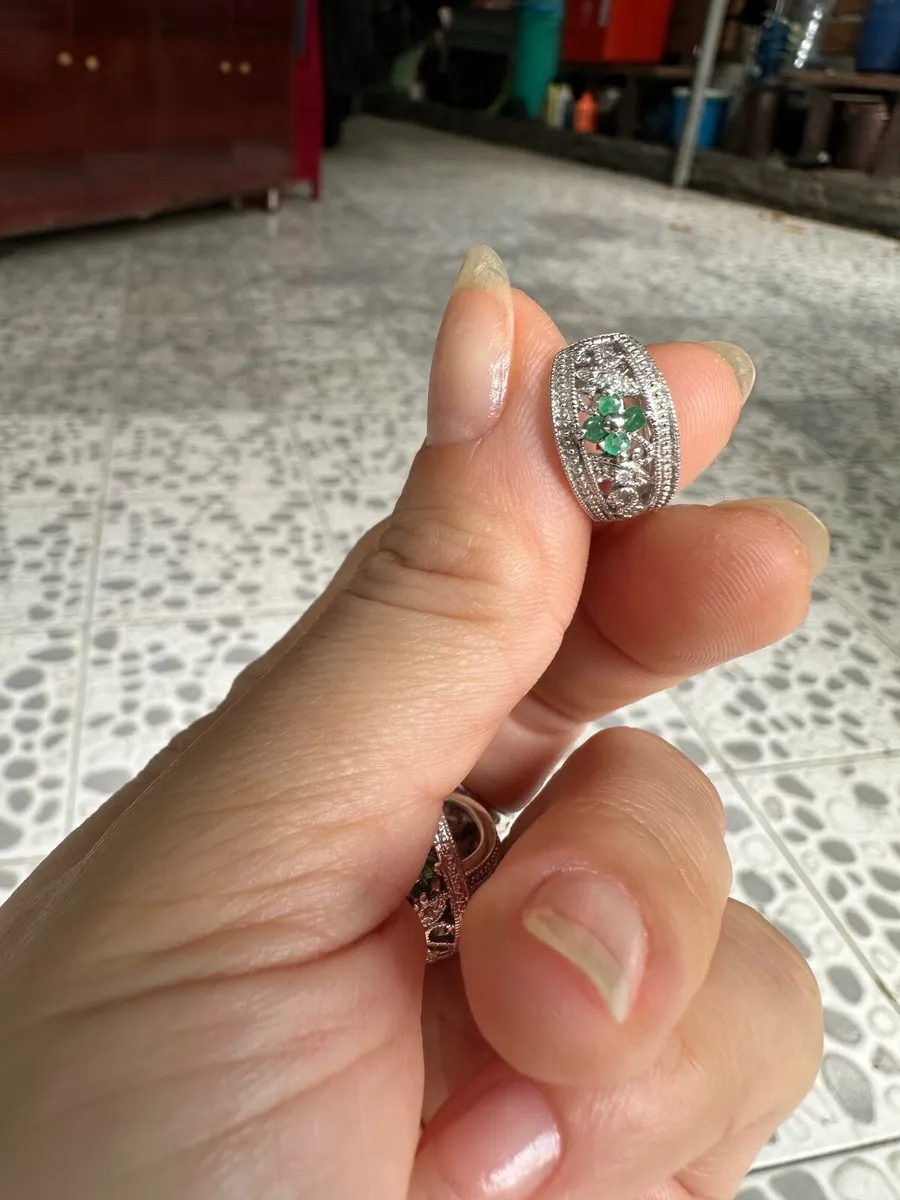 Silver & Emeralds Jewelry set (ring and earrings) - Image 2