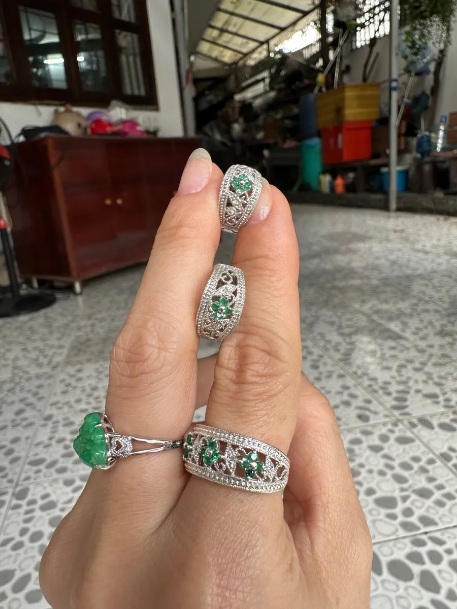 Silver & Emeralds Jewelry set (ring and earrings) - Image 4
