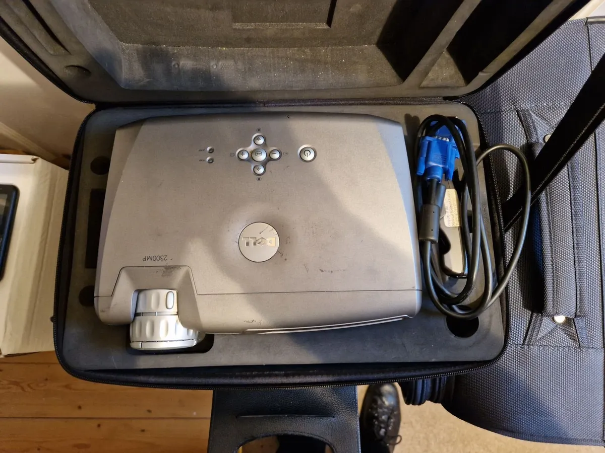 Dell Projector in Lovely Leather Case with Manual - Image 2