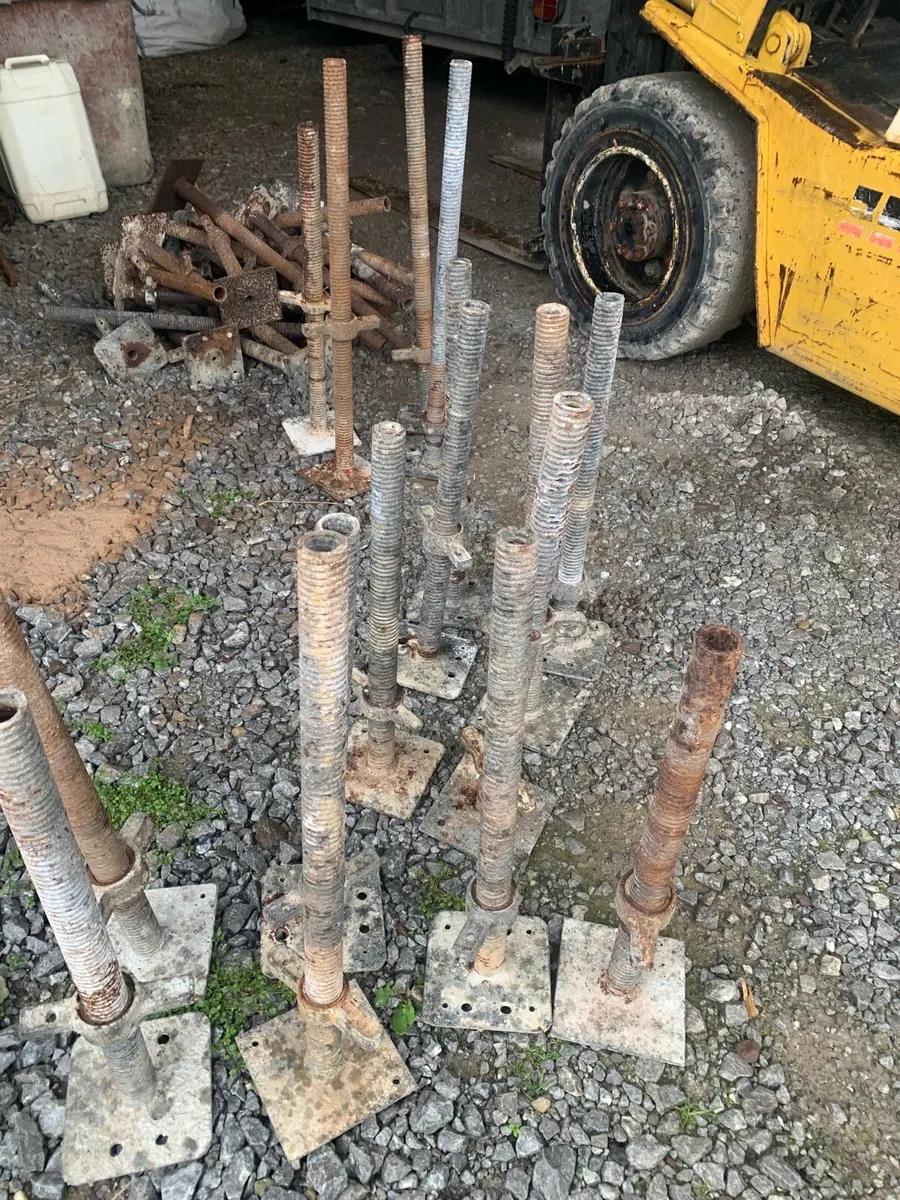 Scaffolding jack legs - Image 1