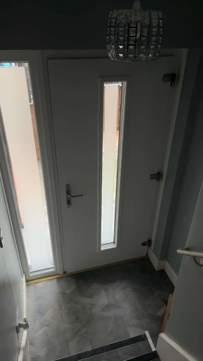 Front door and frame - Image 4