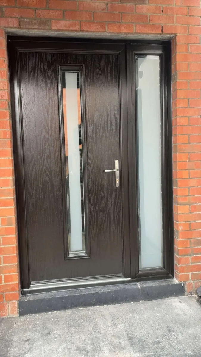 Front door and frame - Image 2