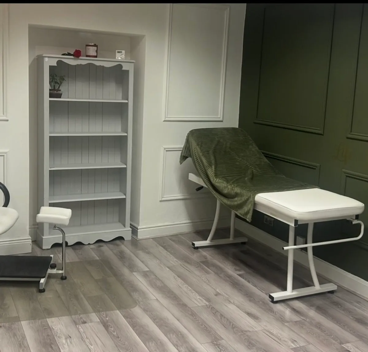 Pedicure chair and Treatment couch - Image 3