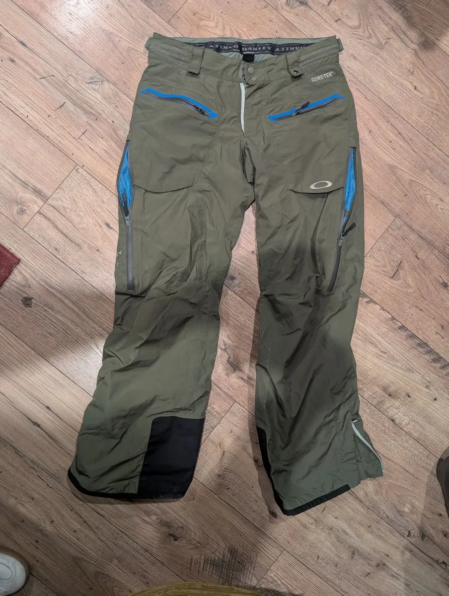 Snowboarding equipment - Image 4