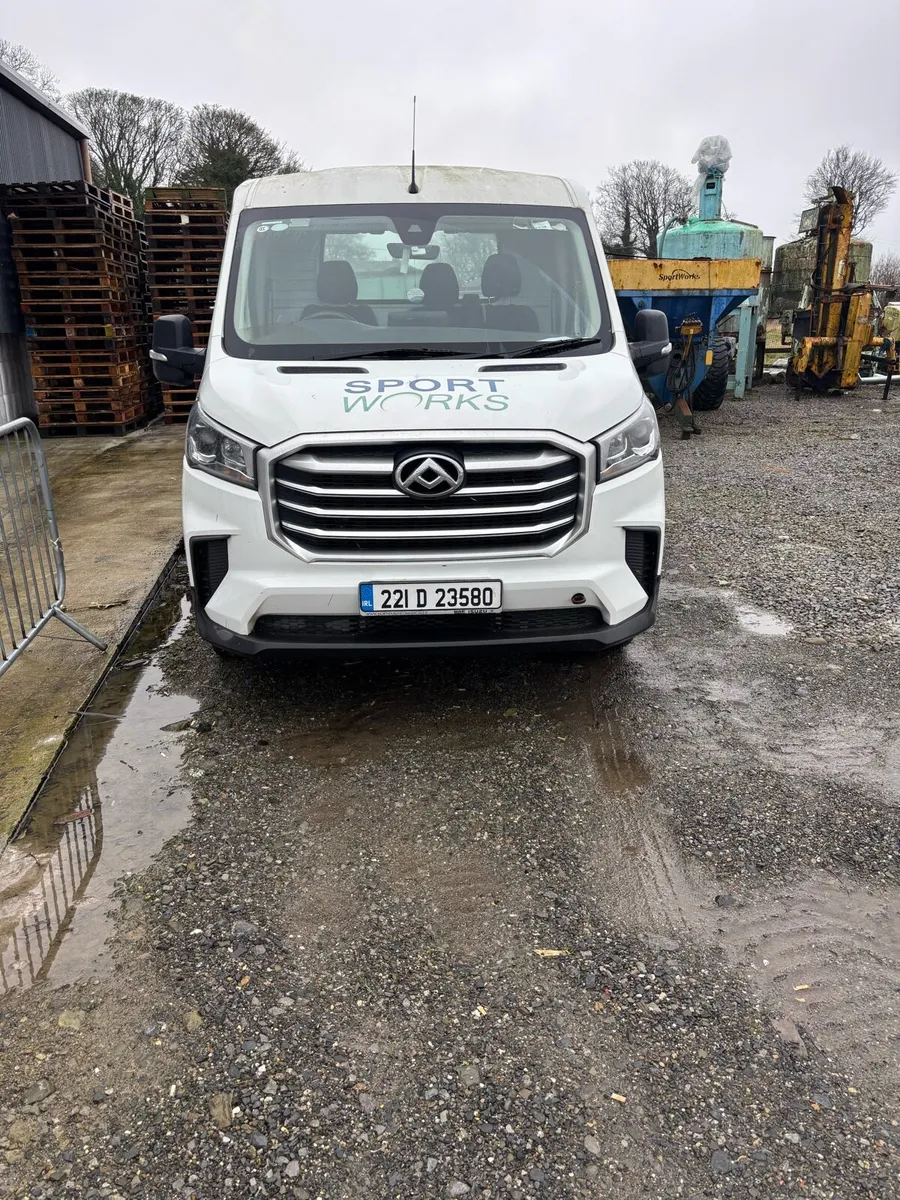 Maxus deliver 9 beaver tail - Image 1