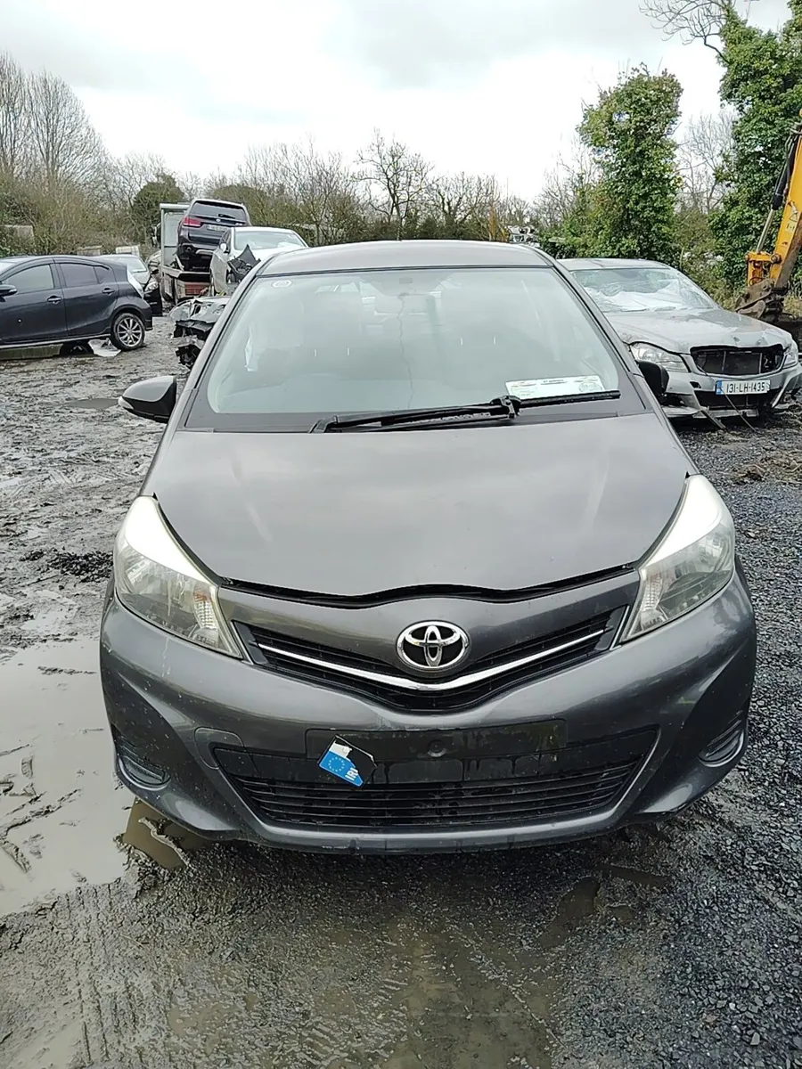Breaking Toyota Yaris 2014 petrol - Image 2