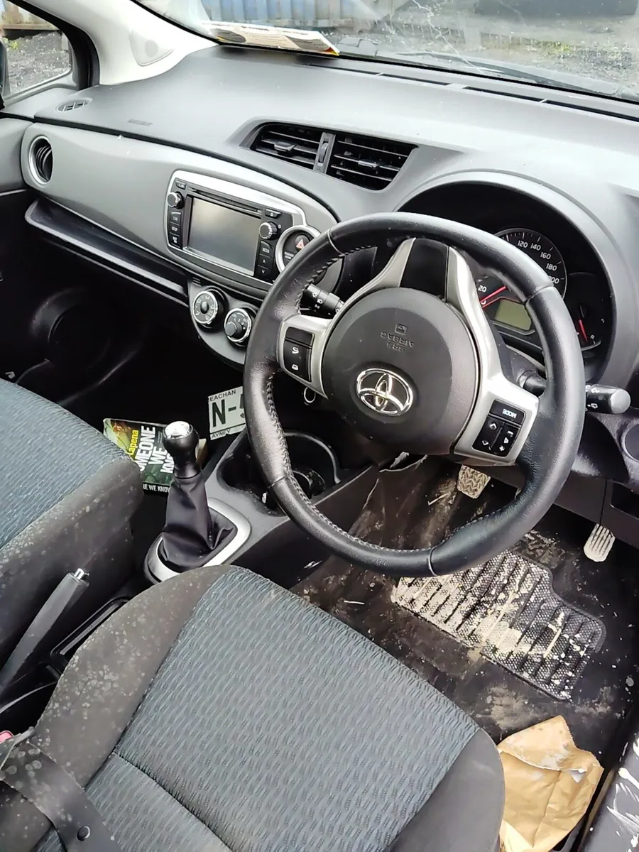 Breaking Toyota Yaris 2014 petrol - Image 4