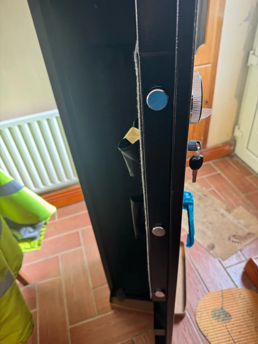 Gun safe - Image 1