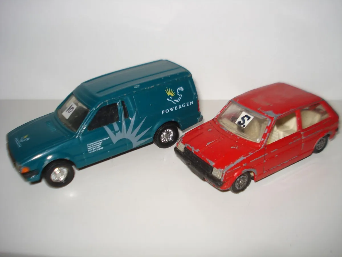 OLD CORGI ESCORT VAN & AUSTIN METRO MODEL CARS. - Image 1