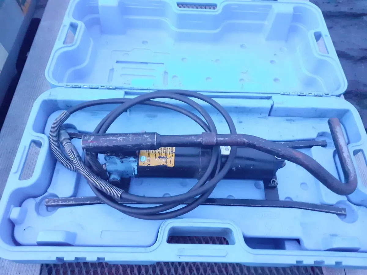CEMBRE PO 7000 HYDRAULIC FOOT PUMP - Image 1