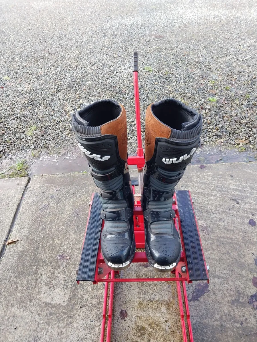 motobike clothing and equipment - Image 3