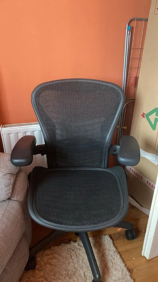 Two office chairs- Herman Miller Aeron - Image 4