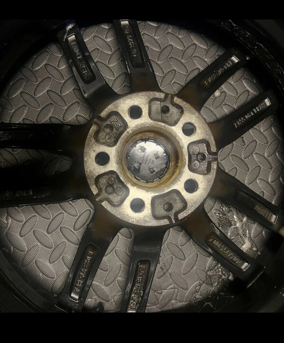 Genuine BMW 18" Alloys with Continental Tyres - Image 4