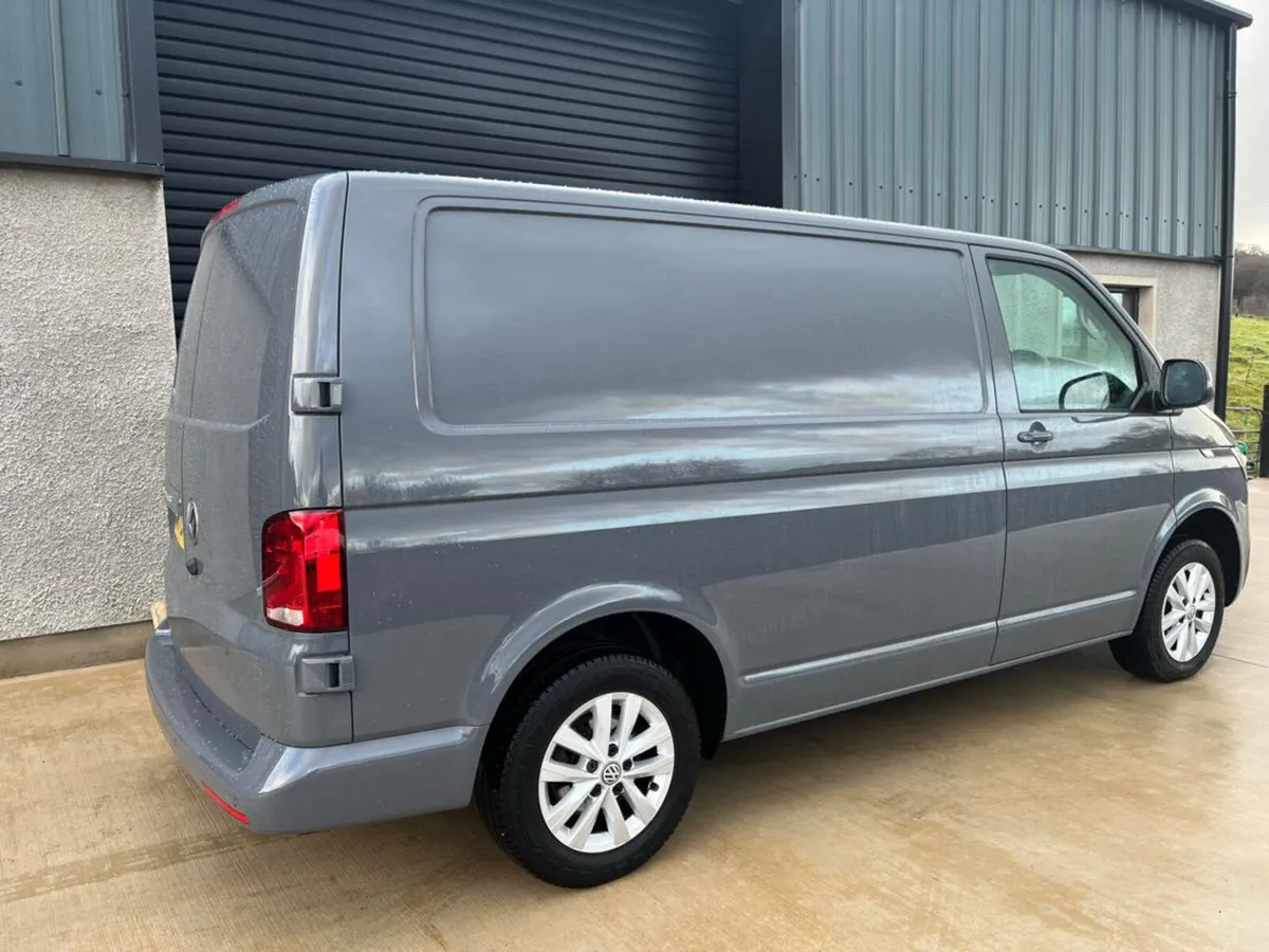 Volkswagen Transporter 2021 - Image 4