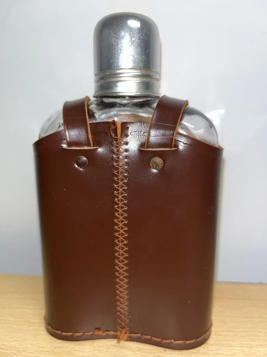 Whiskey flask with leather case - Image 2