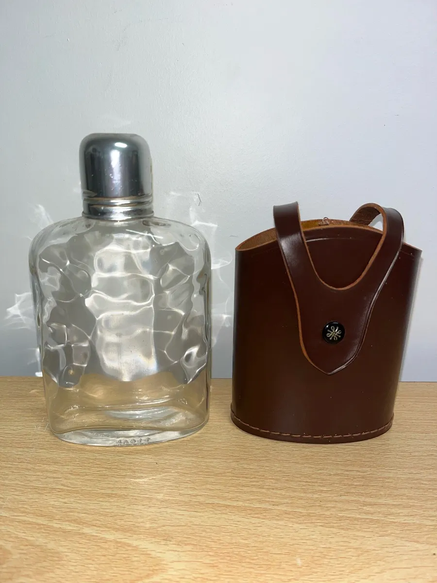 Whiskey flask with leather case - Image 3