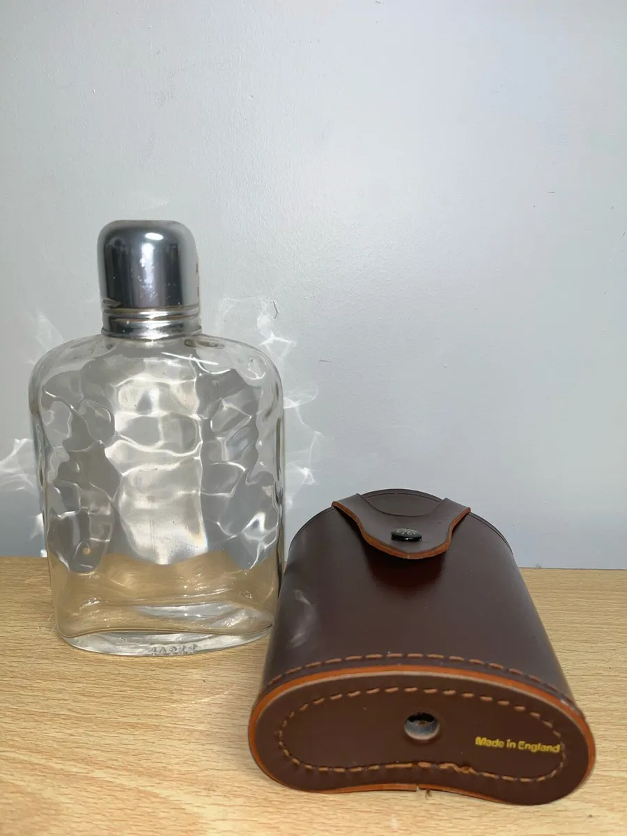 Whiskey flask with leather case - Image 4