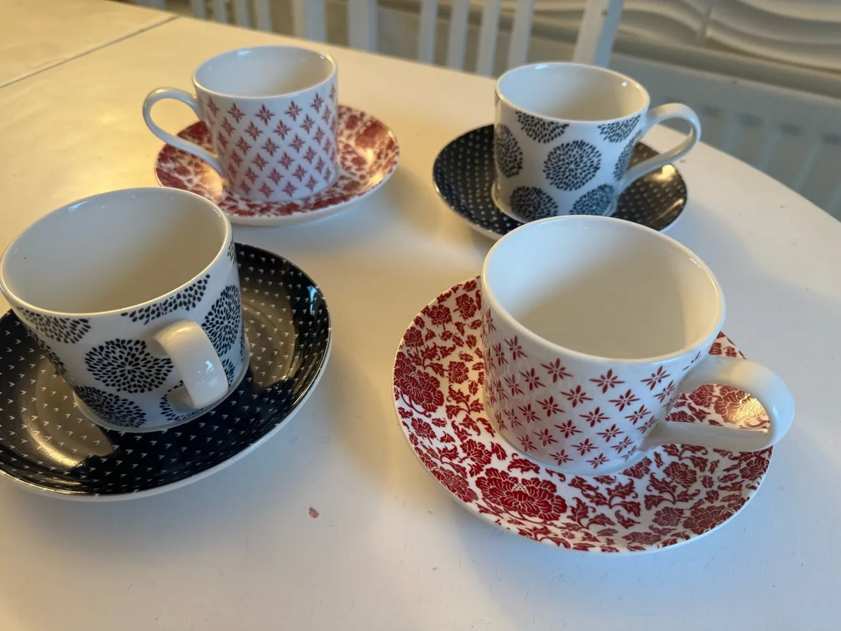 4 x tea and coffee cups set - Image 1