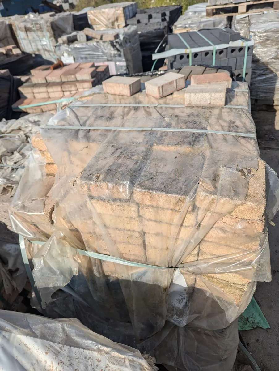 Cobblestone & Paving slabs - Image 1