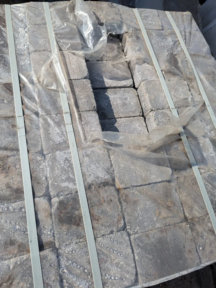 Cobblestone & Paving slabs - Image 2