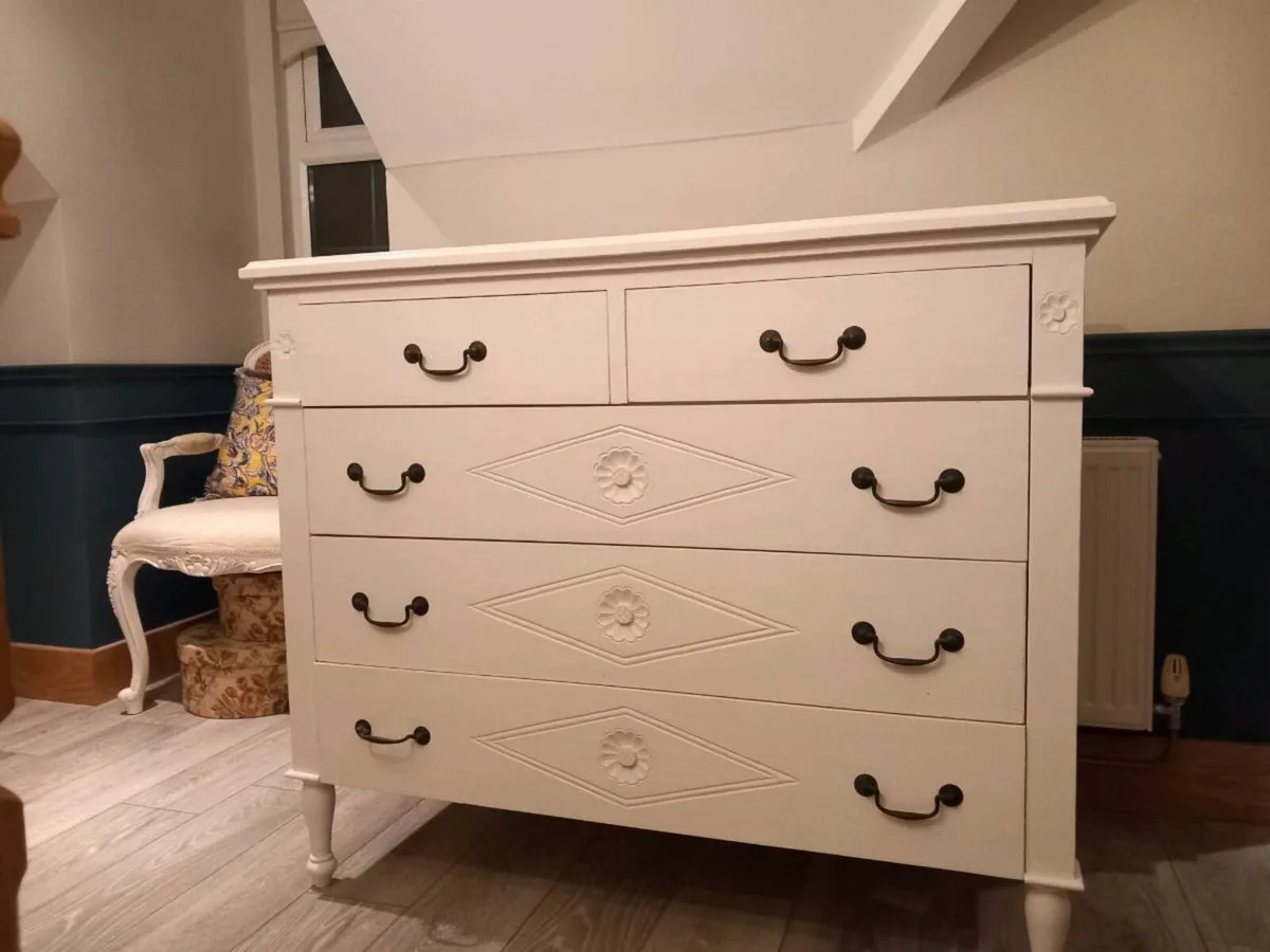Chest of drawers - Image 1