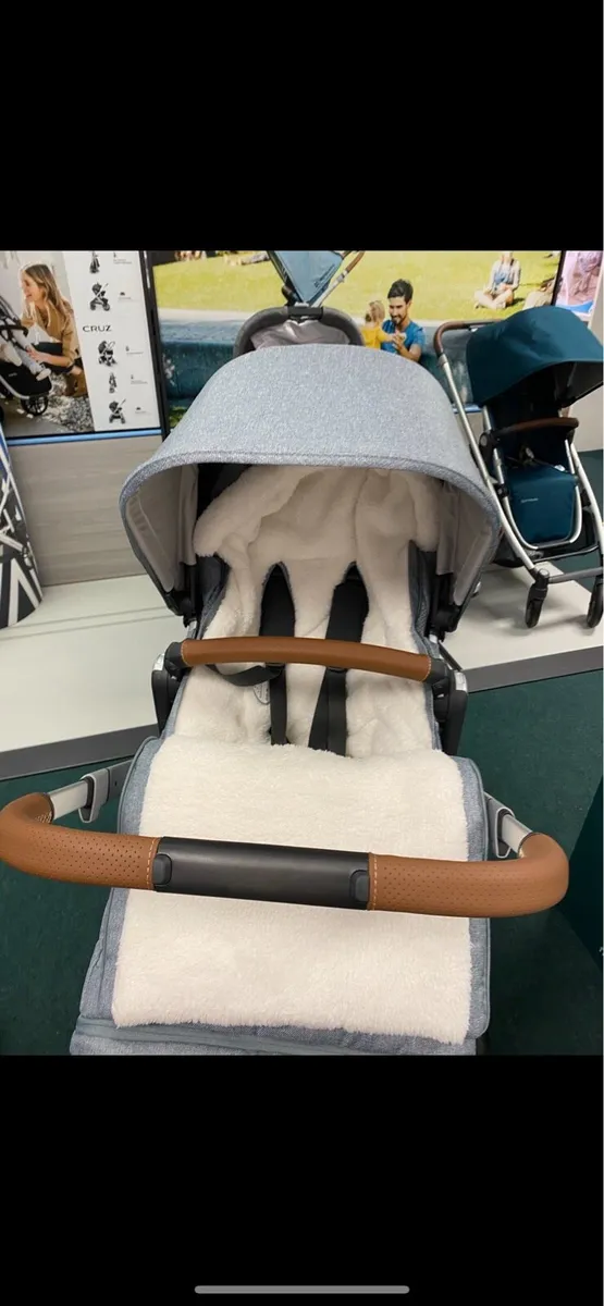 Uppababy Vista V2 Twin buggy - Image 2