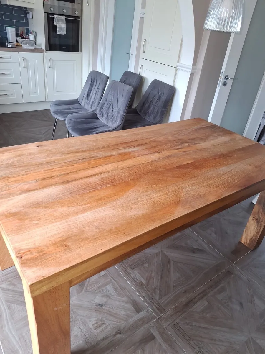 Kitchen table - Image 1