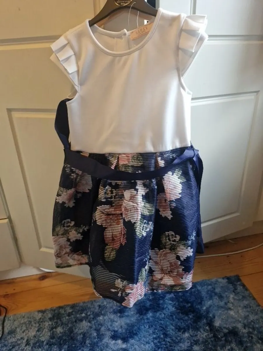 Two Lipsy London dresses. Aged 5-6yrs. Bought as flower girl dresses and only worn the once. - Image 4