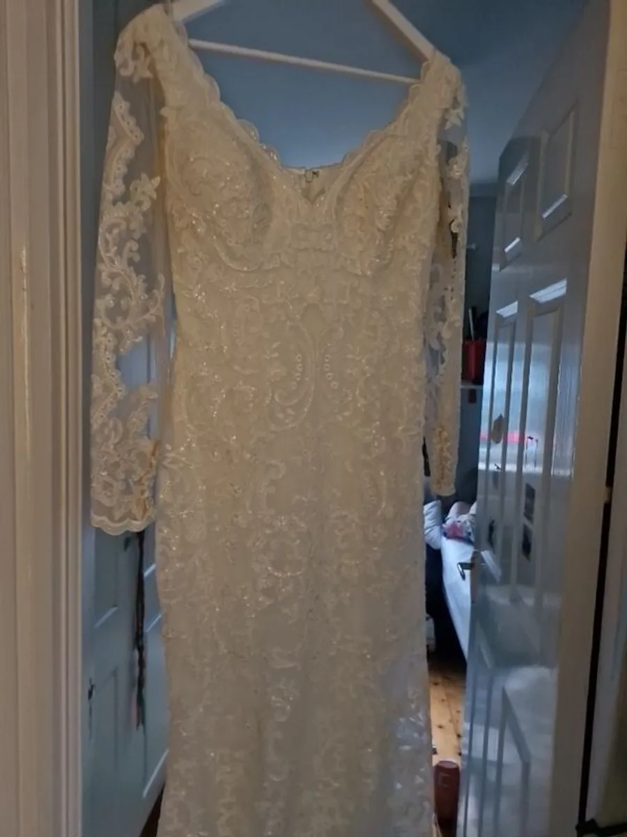 Wedding dress - Image 2