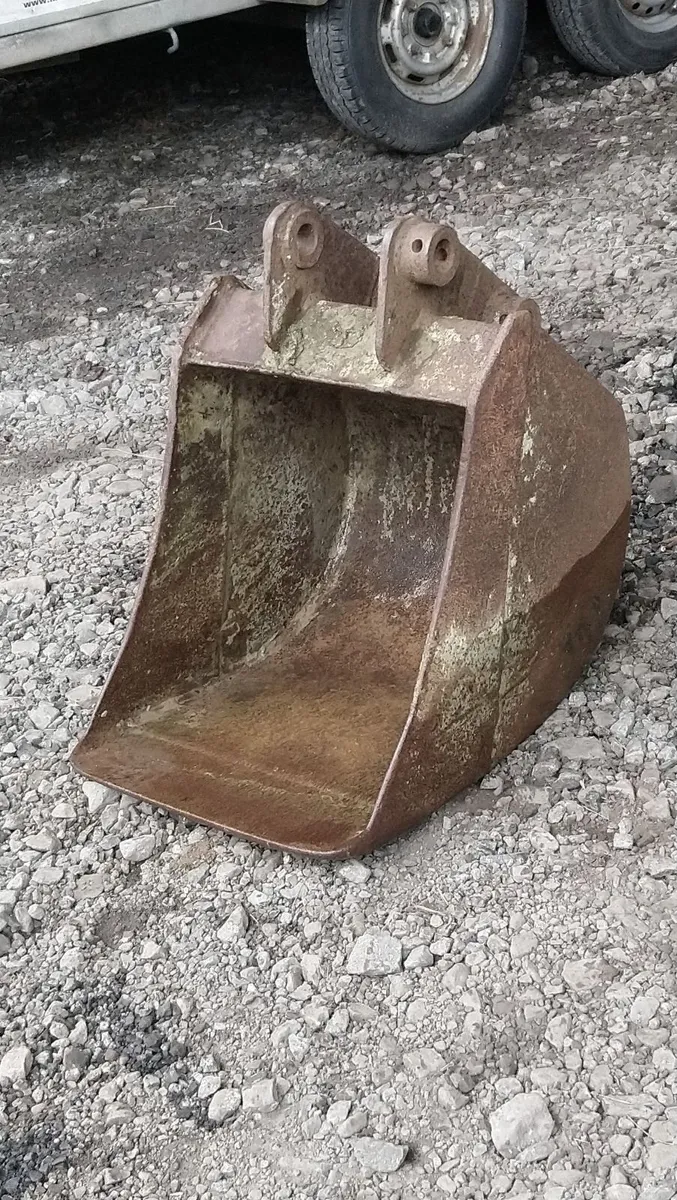 BOBCAT E26 E27 E30 E35 DIGGER BUCKET ( 35mm pins)