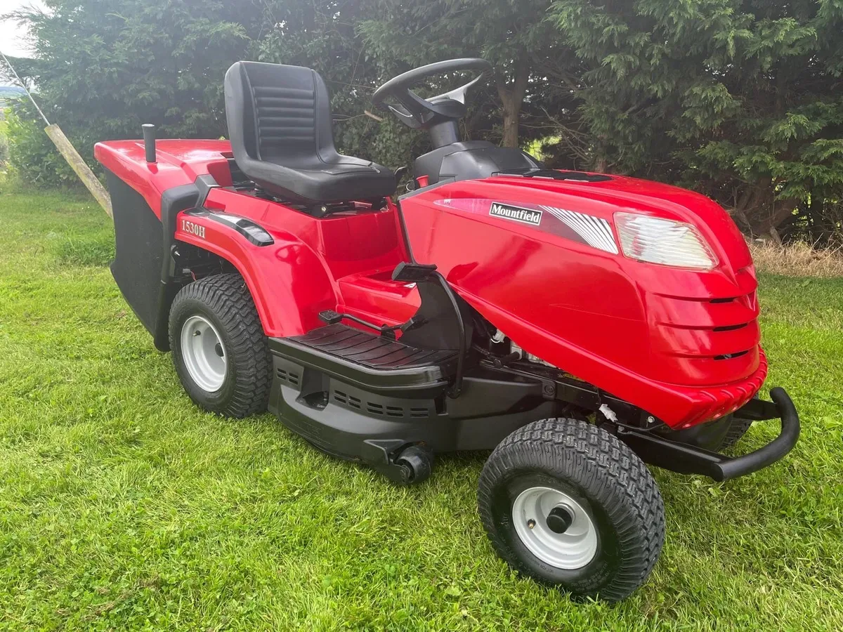 Mountfield hydrostatic ride on lawnmower - Image 2