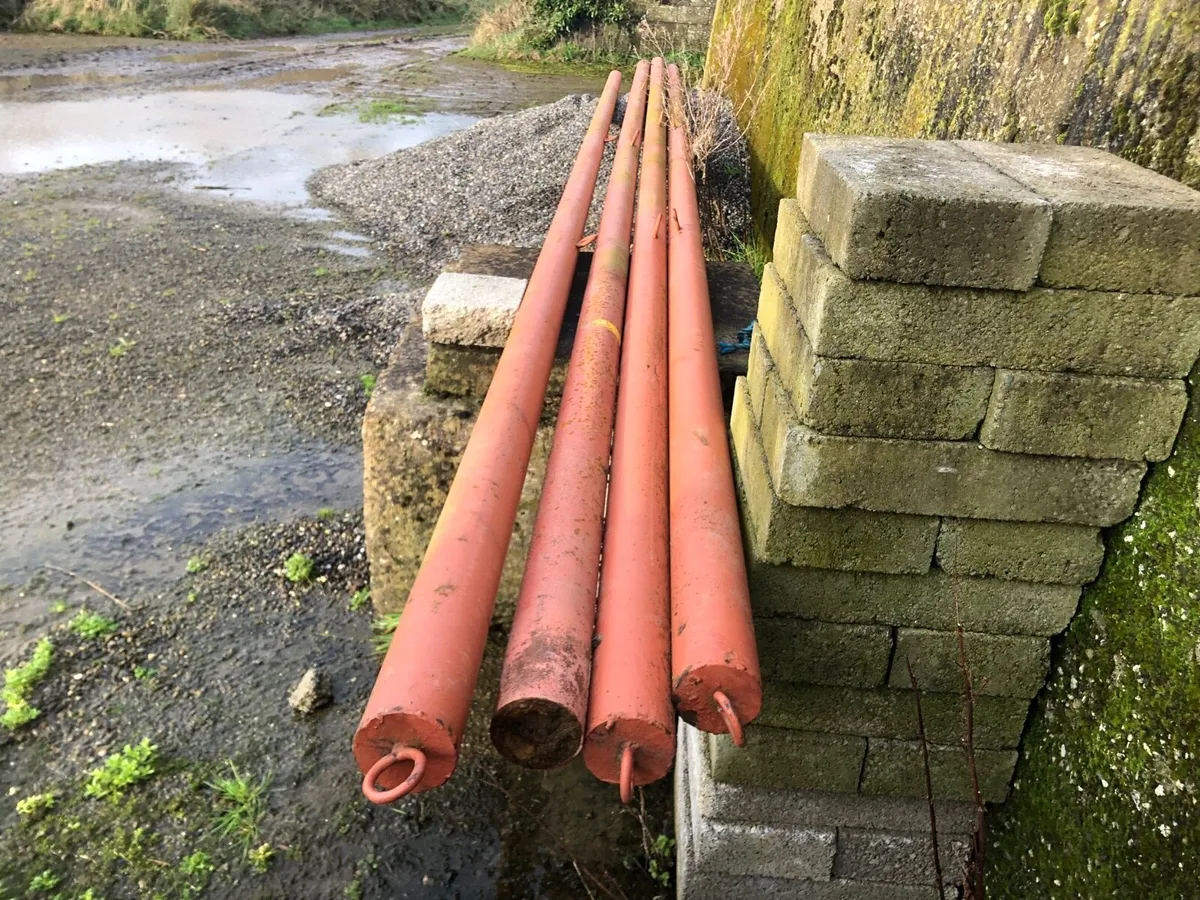 Lengths of steel - Image 1