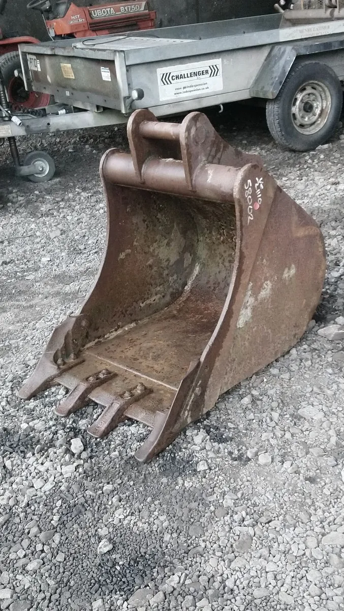 HITACHI ZAXIS DIGGING BUCKET ( 50mm pins) - Image 1