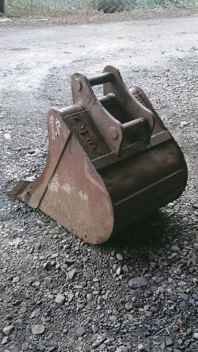 HITACHI ZAXIS DIGGING BUCKET ( 50mm pins) - Image 2