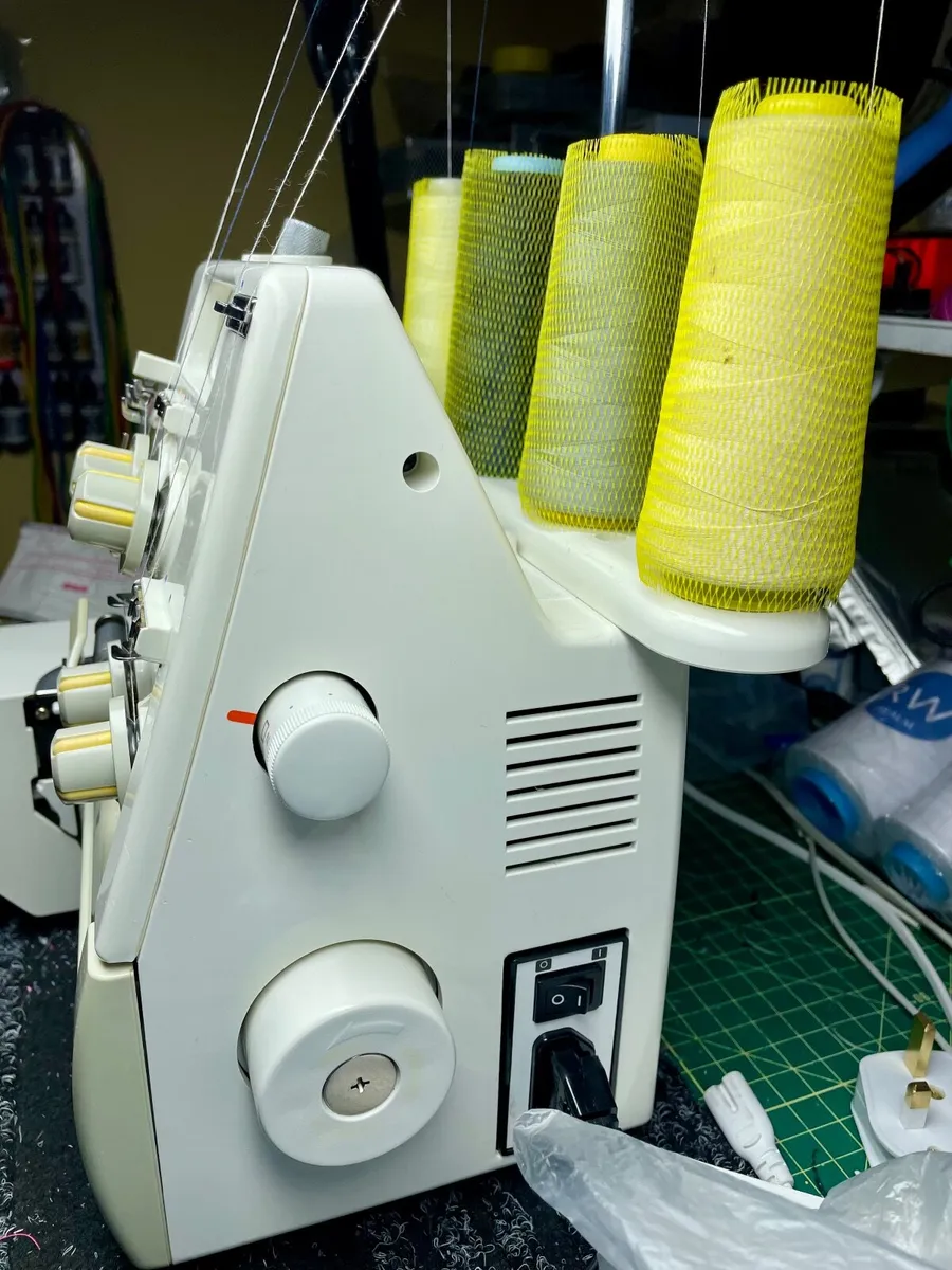 OVERLOCKER Sewing Machine - TOYOTA SL3335 - Just s - Image 4