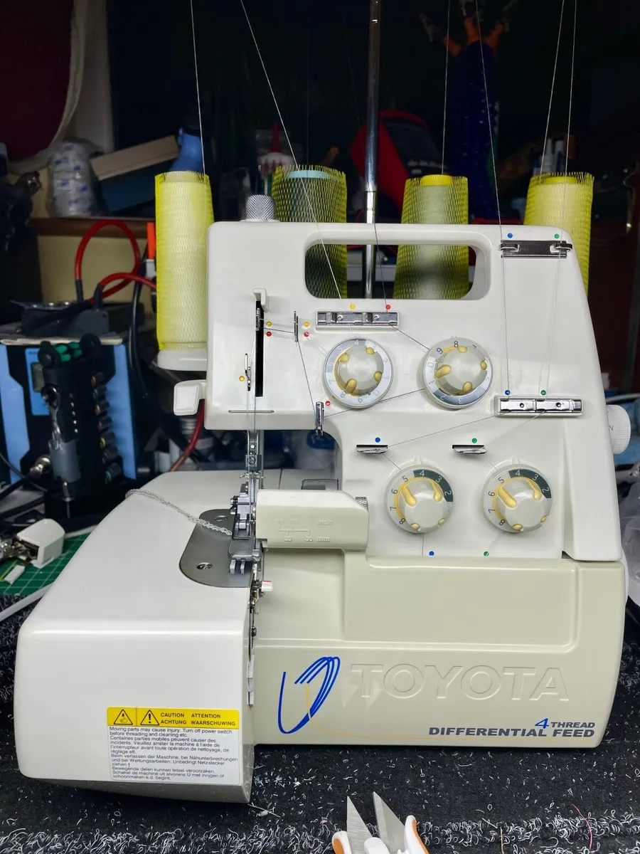OVERLOCKER Sewing Machine - TOYOTA SL3335 - Just s - Image 2