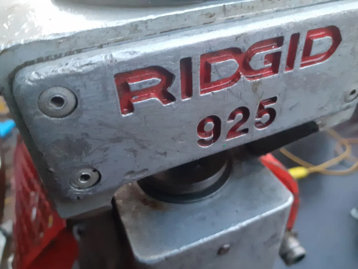RIDGID 925 8-12INCH ROLL GROOVER - Image 2