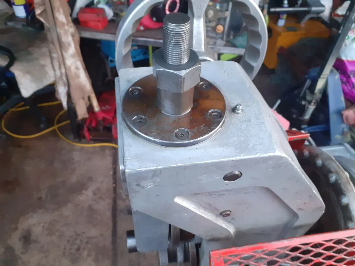 RIDGID 925 8-12INCH ROLL GROOVER - Image 3