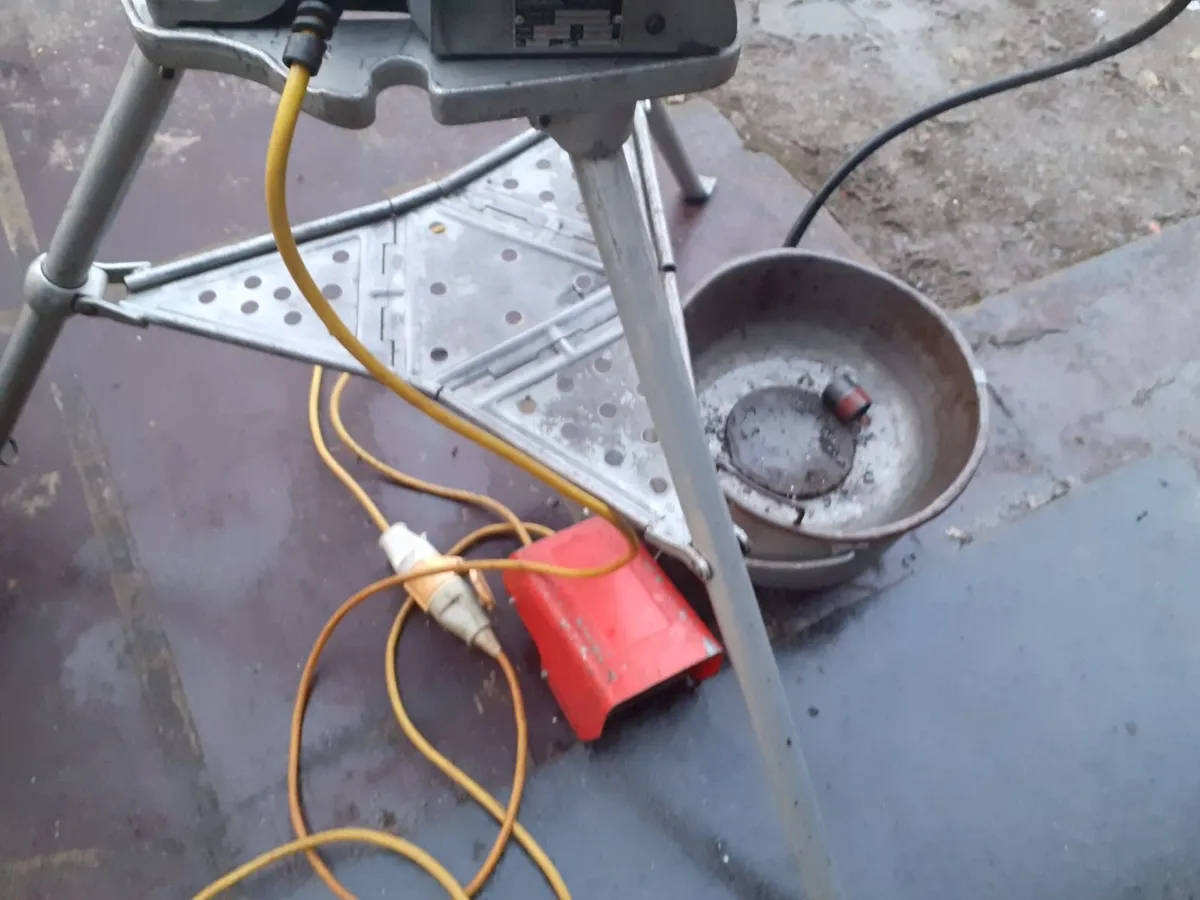 RIDGID 300 THREADING MACHINE - Image 4