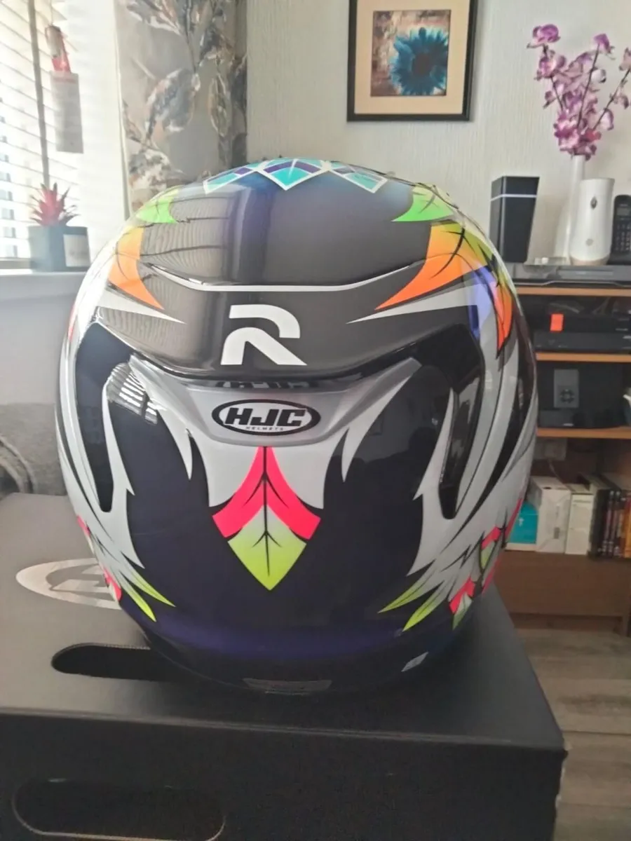 hjc rpha 12 race-helmet. - Image 3