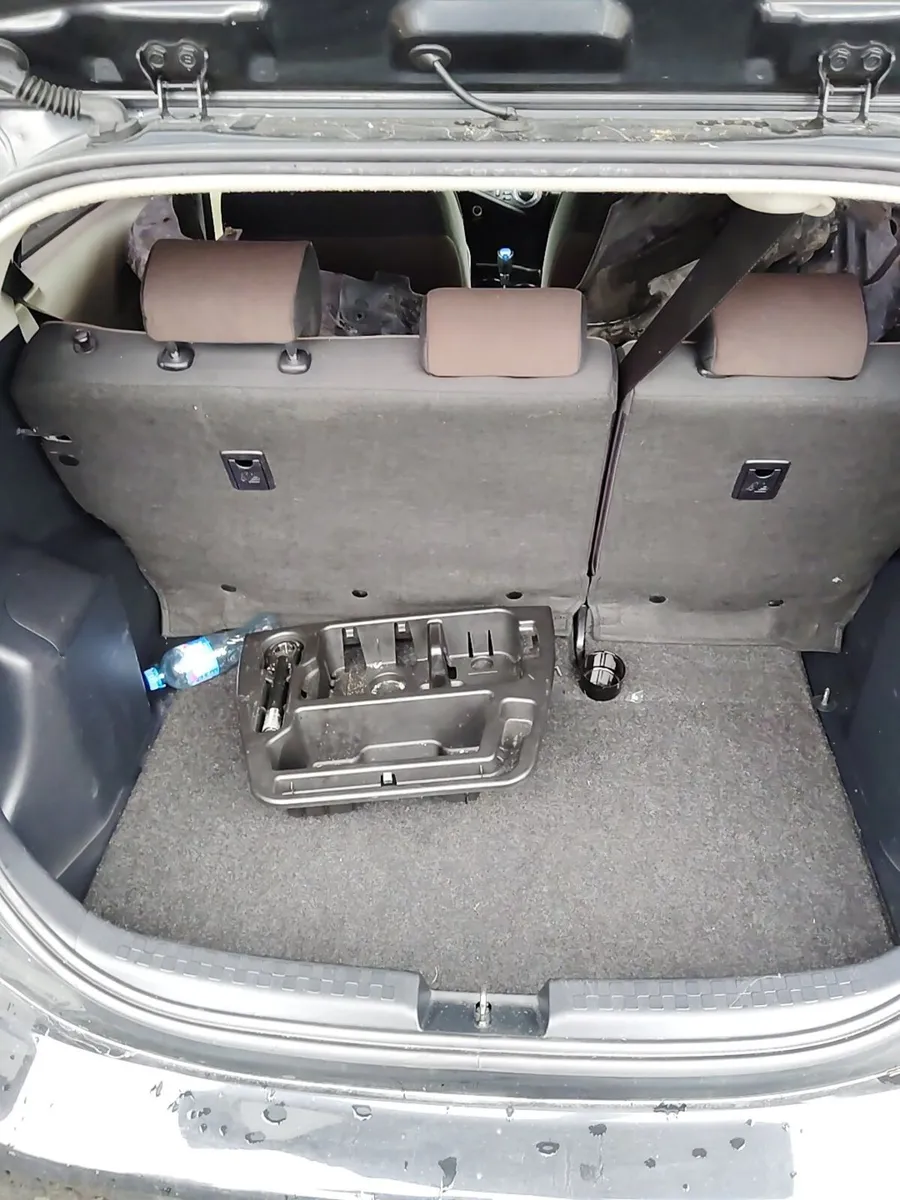 Breaking Toyota aqua hybrid 2014 - Image 3