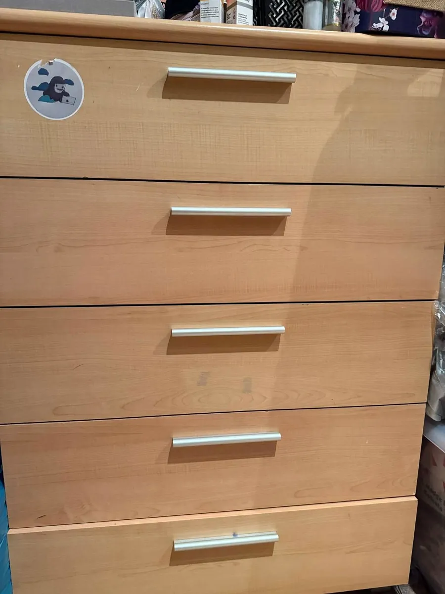 Chest of drawers (Spacious 5 drawers)