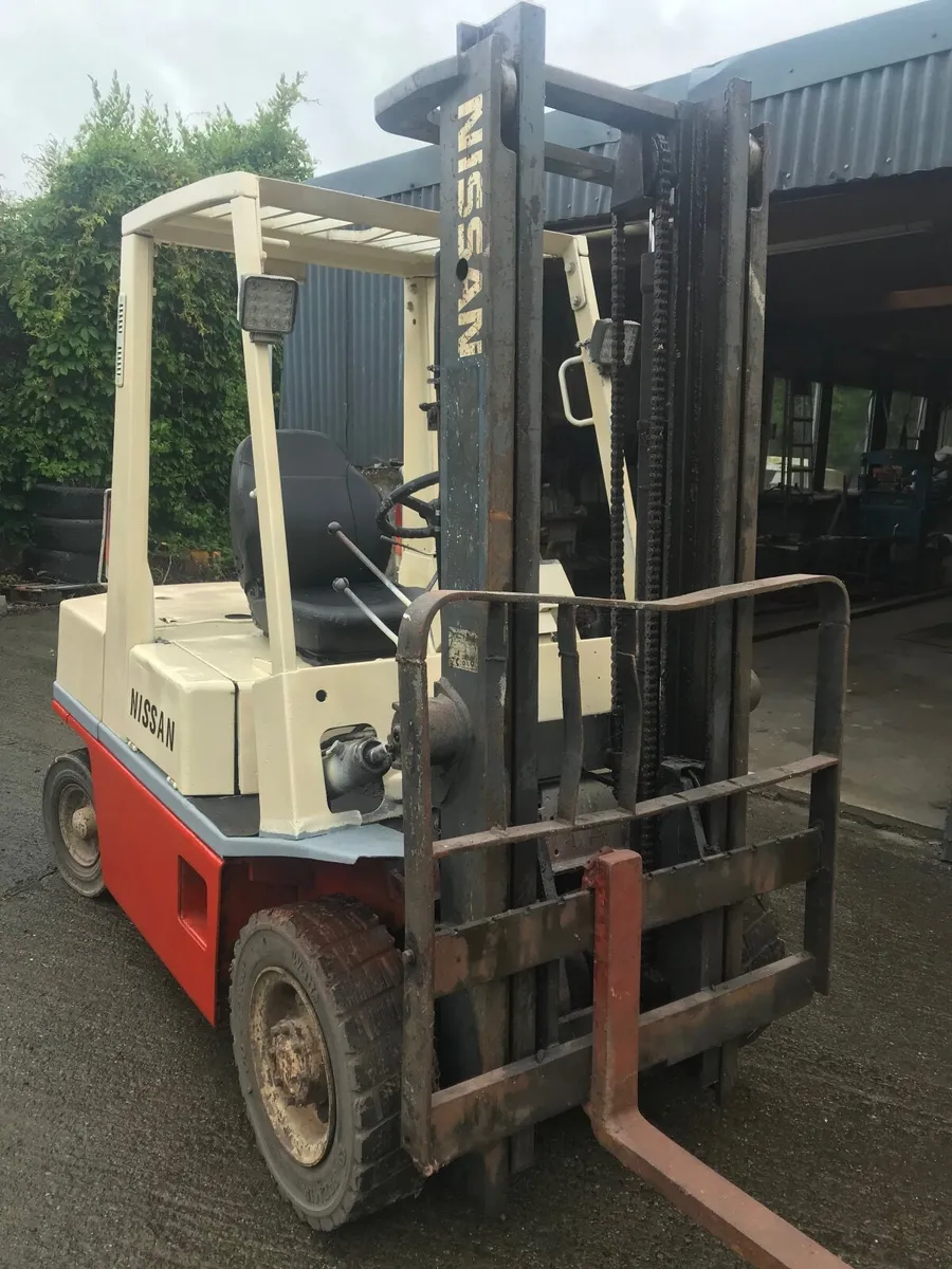 Nissan 2.5 ton diesel forklift - Image 4